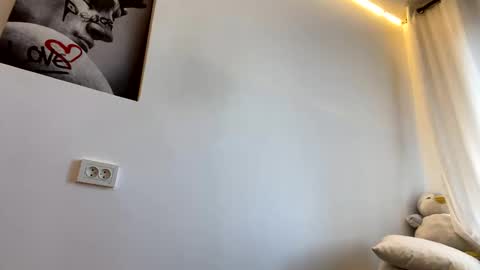 Emily online show from November 25, 7:52 am