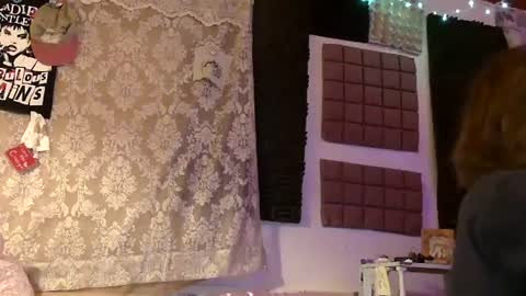 Snapshot of devilg1rl chatting on January 31, 9:37 pm poutyangel online show from January 31, 9:37 pm