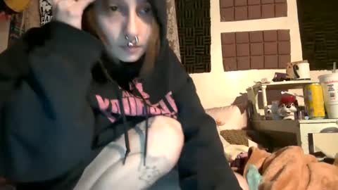 Snapshot of devilg1rl chatting on February 1, 10:55 pm poutyangel online show from February 1, 10:55 pm