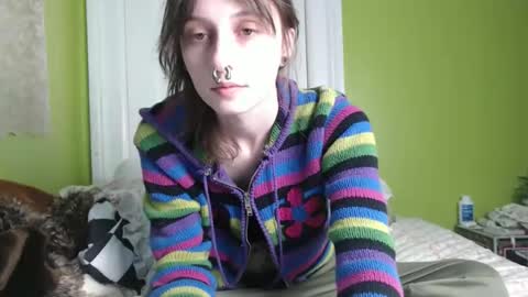 Snapshot of devilg1rl chatting on October 22, 1:06 am poutyangel online show from October 22, 1:06 am