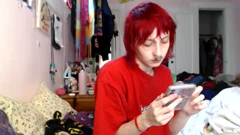 Snapshot of devilg1rl chatting on June 2, 12:56 am poutyangel online show from June 2, 12:56 am