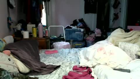 Snapshot of devilg1rl chatting on June 26, 9:19 pm poutyangel online show from June 26, 9:19 pm