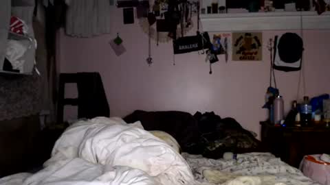 Snapshot of devilg1rl chatting on July 2, 7:47 am poutyangel online show from July 2, 7:47 am