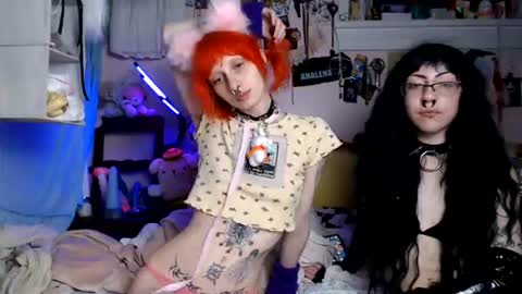 Snapshot of devilg1rl chatting on August 4, 10:40 am poutyangel online show from August 4, 10:40 am