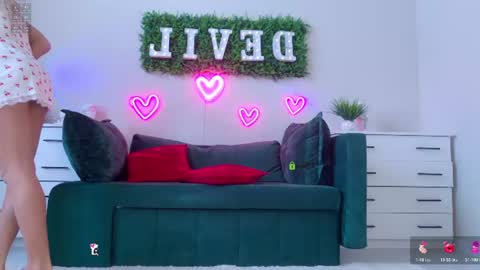 Snapshot of devill2222 chatting on June 21, 12:52 pm Devill2222 online show from June 21, 12:52 pm