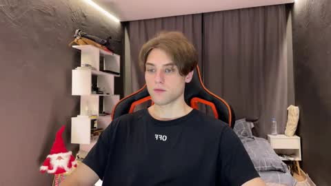 devilnut1 online show from December 1, 6:07 am