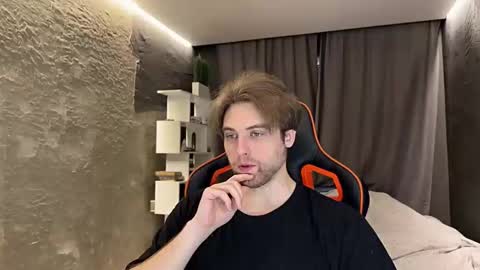 devilnut1 online show from March 19, 6:39 am