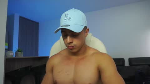 Snapshot of devin_hunter chatting on December 5, 1:38 pm Devin Hunter online show from December 5, 1:38 pm