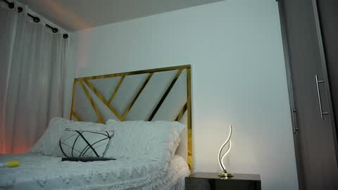 Snapshot of devin_hunter chatting on February 1, 11:48 pm Devin Hunter online show from February 1, 11:48 pm