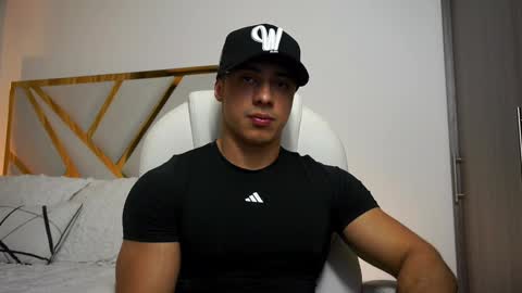 Snapshot of devin_hunter chatting on February 4, 3:33 am Devin Hunter online show from February 4, 3:33 am