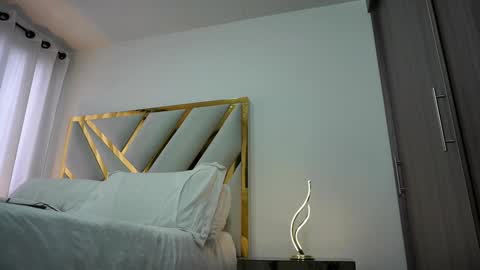 Snapshot of devin_hunter chatting on February 5, 9:50 pm Devin Hunter online show from February 5, 9:50 pm