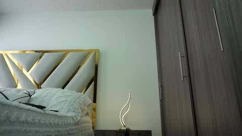 Snapshot of devin_hunter chatting on February 19, 5:06 pm Devin Hunter online show from February 19, 5:06 pm