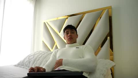 Snapshot of devin_hunter chatting on February 24, 6:36 pm Devin Hunter online show from February 24, 6:36 pm