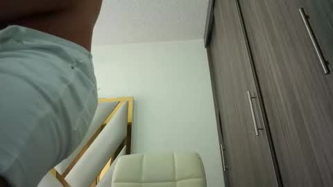 Snapshot of devin_hunter chatting on October 1, 3:29 pm Devin Hunter online show from October 1, 3:29 pm