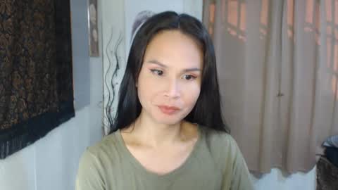 Snapshot of devine_g chatting on December 4, 12:08 am Igat online show from December 4, 12:08 am