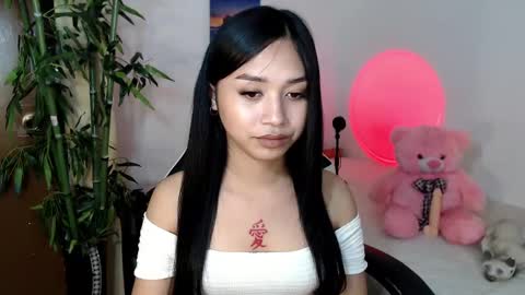 Snapshot of devine_goddessx chatting on February 9, 8:02 pm Devine Greyson online show from February 9, 8:02 pm