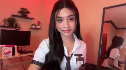 Snapshot of devine_goddessx chatting on September 22, 9:22 am Devine Greyson online show from September 22, 9:22 am