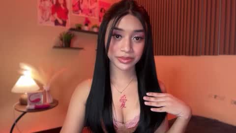 Snapshot of devine_goddessx chatting on October 20, 12:27 pm Devine Greyson online show from October 20, 12:27 pm