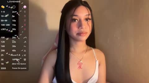 Snapshot of devine_goddessx chatting on November 12, 1:22 pm Devine Greyson online show from November 12, 1:22 pm