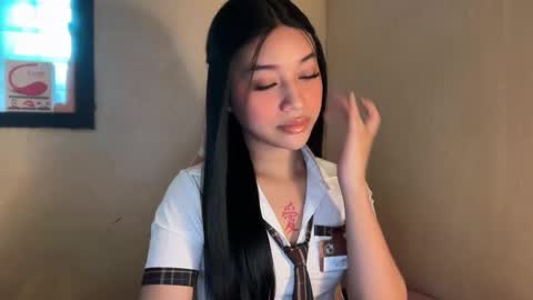 Snapshot of devine_goddessx chatting on November 13, 2:43 am Devine Greyson online show from November 13, 2:43 am