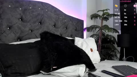 Snapshot of devlin_violet__ chatting on December 27, 7:51 am PaulaInsta  paulacastellanos 1Pvt open online show from December 27, 7:51 am