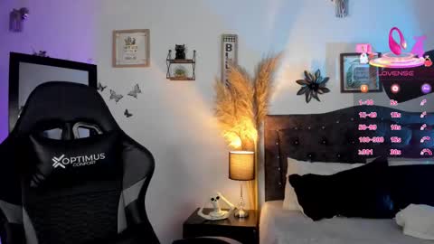 Snapshot of devlin_violet__ chatting on September 16, 12:00 am PaulaInsta  paulacastellanos 1Pvt open online show from September 16, 12:00 am