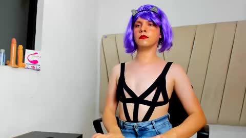 Snapshot of devon_dice chatting on January 31, 10:21 pm Alex online show from January 31, 10:21 pm