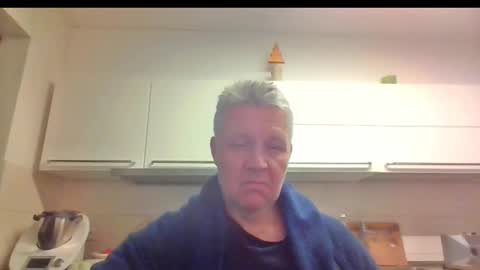 Snapshot of devon_nite chatting on December 18, 12:10 am Devon online show from December 18, 12:10 am