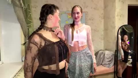 Snapshot of devpip chatting on November 11, 3:34 pm Pippi online show from November 11, 3:34 pm