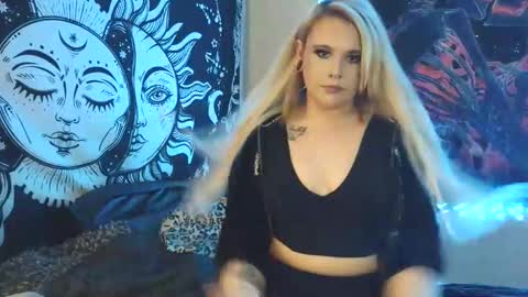 Snapshot of devyn_winter chatting on November 11, 7:36 pm devyn winter online show from November 11, 7:36 pm