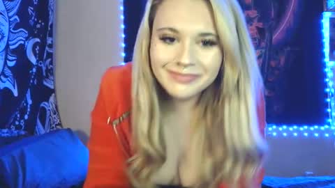 Snapshot of devyn_winter chatting on December 15, 10:58 pm devyn winter online show from December 15, 10:58 pm