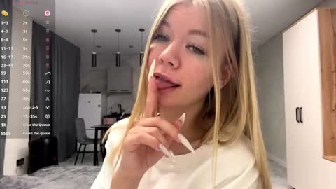 Snapshot of dewdropdoll chatting on June 10, 7:02 pm dewdropdoll online show from June 10, 7:02 pm