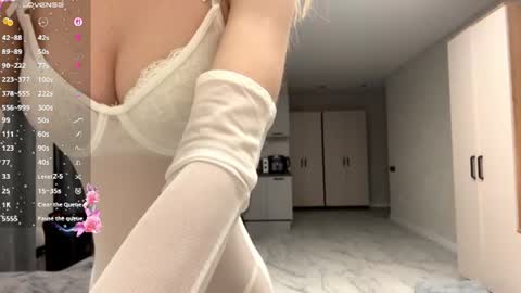 Snapshot of dewdropdoll chatting on June 15, 8:33 pm dewdropdoll online show from June 15, 8:33 pm