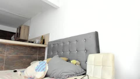 Snapshot of dewolk chatting on January 5, 5:27 pm thumb up me please its important online show from January 5, 5:27 pm