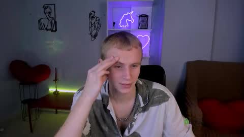 Snapshot of dexter_mitch chatting on December 17, 8:59 pm Dekster online show from December 17, 8:59 pm