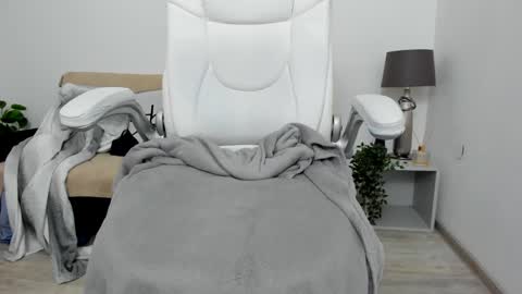 Deya online show from February 5, 11:28 pm