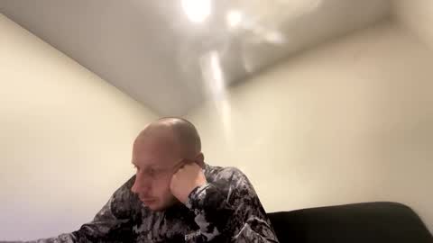 Snapshot of deznuts130 chatting on February 4, 5:21 am deznuts130 online show from February 4, 5:21 am