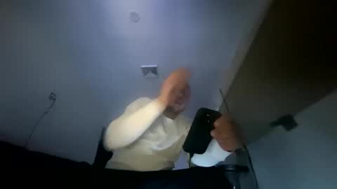 Snapshot of deznuts130 chatting on February 27, 5:56 am deznuts130 online show from February 27, 5:56 am