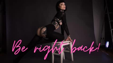 dgtlgrl online show from February 2, 5:00 pm