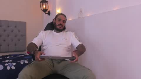 Snapshot of dhamian_wolf_hunter chatting on November 11, 9:04 pm dhaian online show from November 11, 9:04 pm