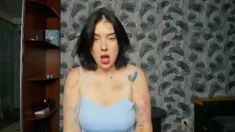 Snapshot of di_fetish chatting on July 23, 8:29 pm Dina online show from July 23, 8:29 pm