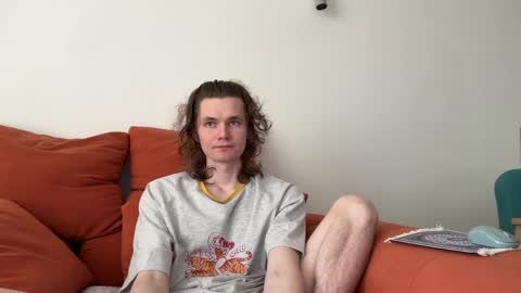 Snapshot of di_n_alex chatting on May 18, 8:09 am Di Alex online show from May 18, 8:09 am