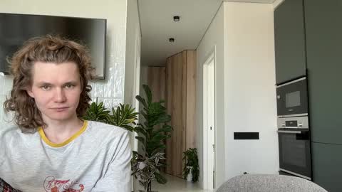 Snapshot of di_n_alex chatting on May 23, 9:02 am Di Alex online show from May 23, 9:02 am