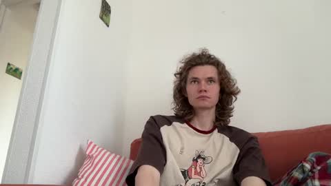 Snapshot of di_n_alex chatting on June 11, 10:13 am Di Alex online show from June 11, 10:13 am