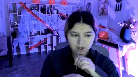 Dia online show from October 31, 8:10 pm