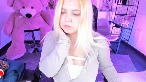 Dia online show from December 5, 9:00 pm