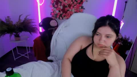 Dia online show from June 10, 5:23 pm