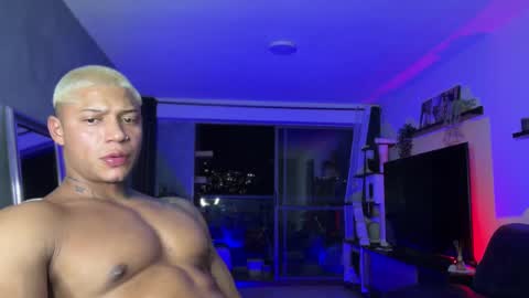 Snapshot of diagostone chatting on October 31, 1:28 am Diego online show from October 31, 1:28 am