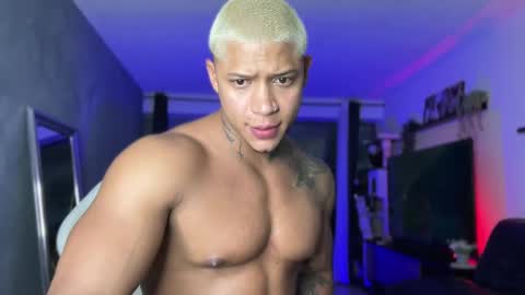 Snapshot of diagostone chatting on November 5, 10:54 pm Diego online show from November 5, 10:54 pm