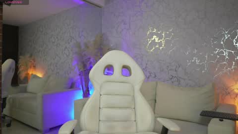 Snapshot of diagostone chatting on May 18, 11:10 pm Diego online show from May 18, 11:10 pm